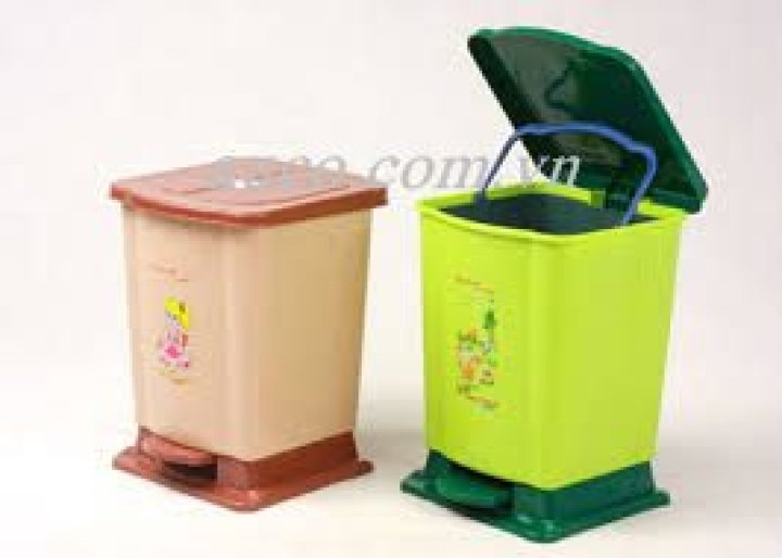 Hộp đựng rác vuông có nắp R004